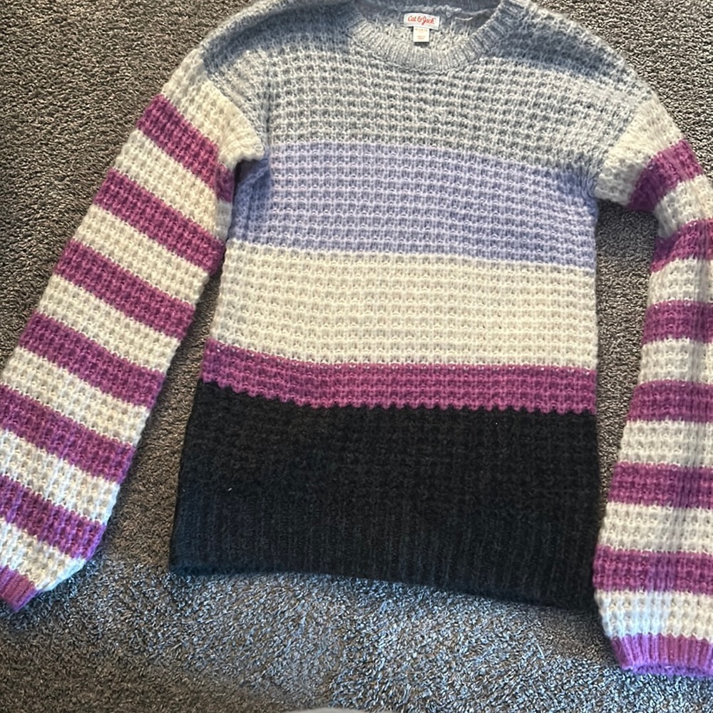 Girls knitted sweater (never worn)